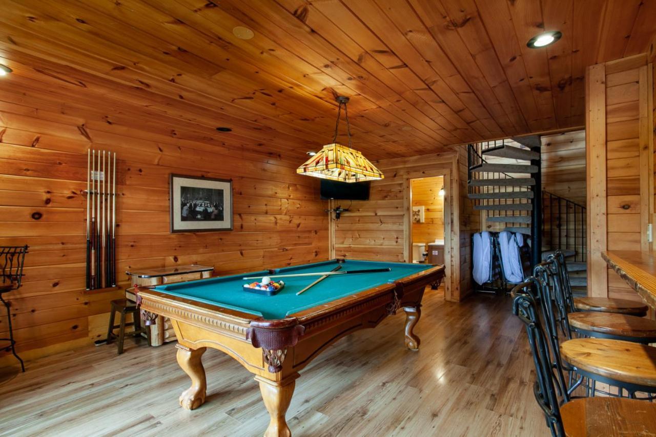 Bear Crossing Mtn View Game Room ガトリンバーグ エクステリア 写真