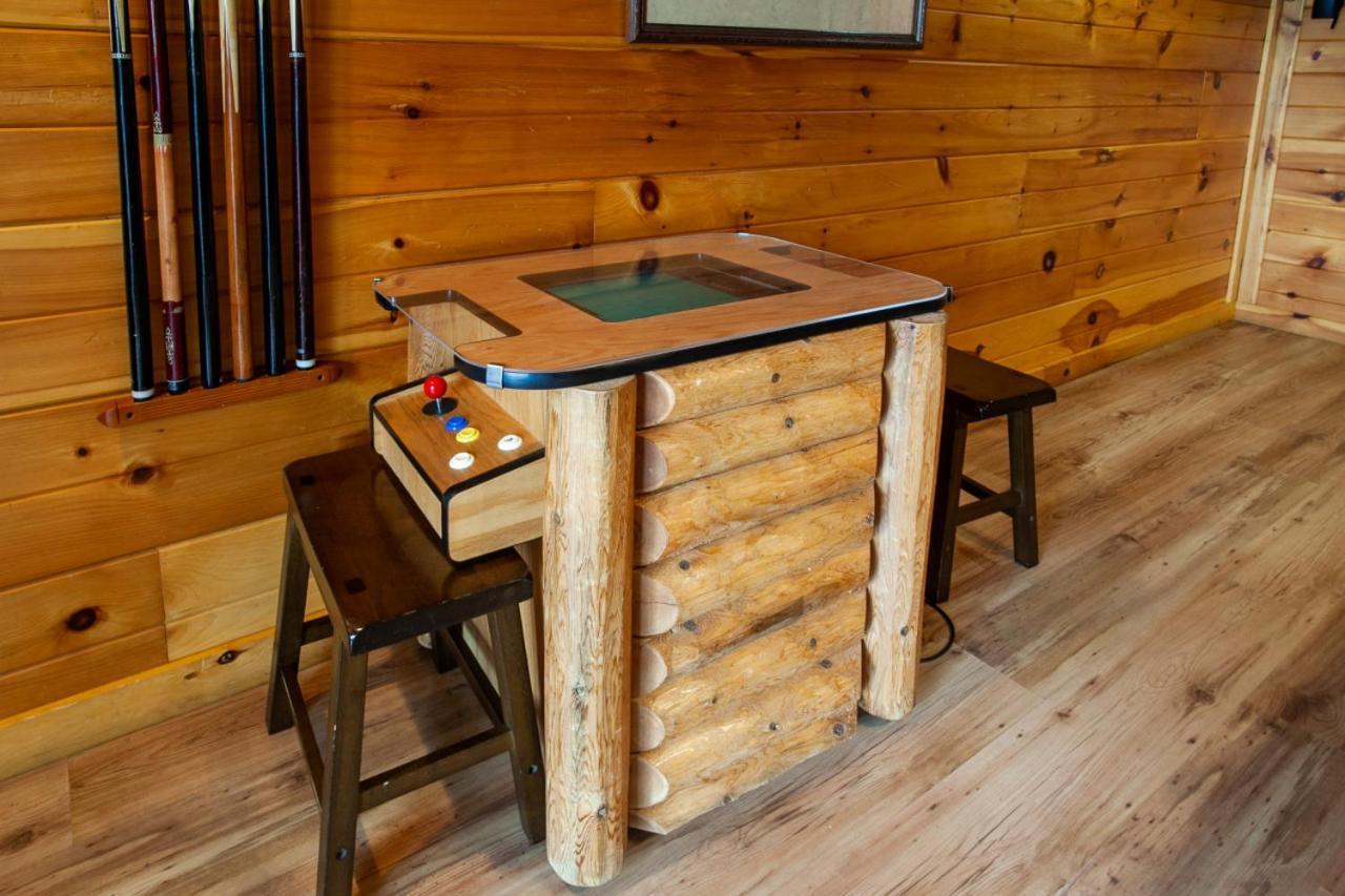 Bear Crossing Mtn View Game Room ガトリンバーグ エクステリア 写真